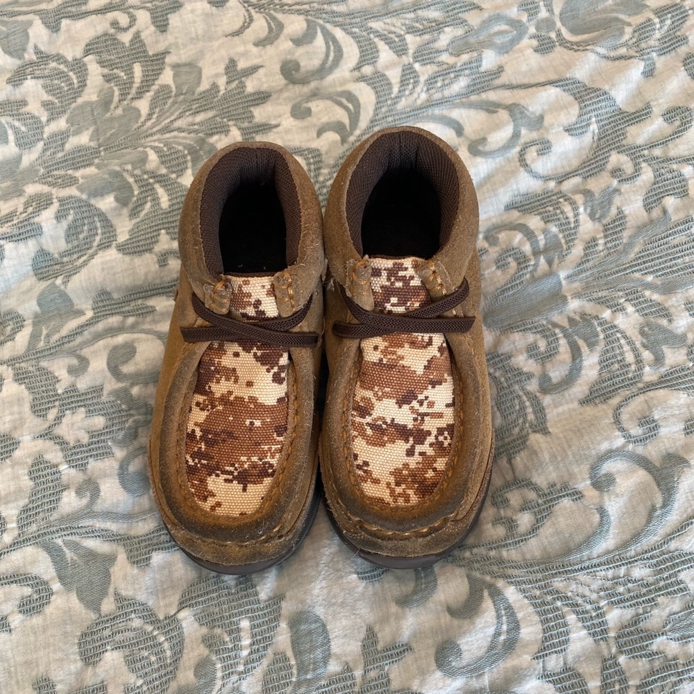 Ariat toddler boys shoes size 8.